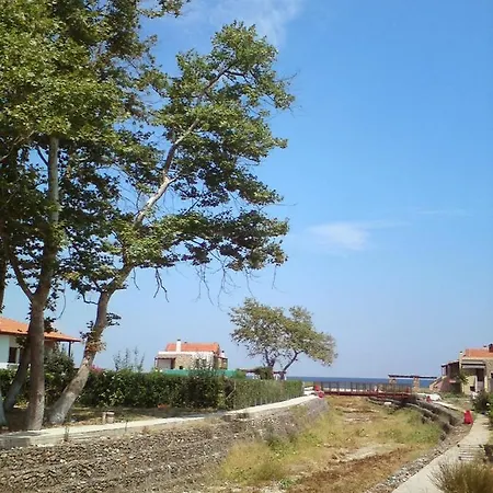 בית נופש Nautilos לריסוס